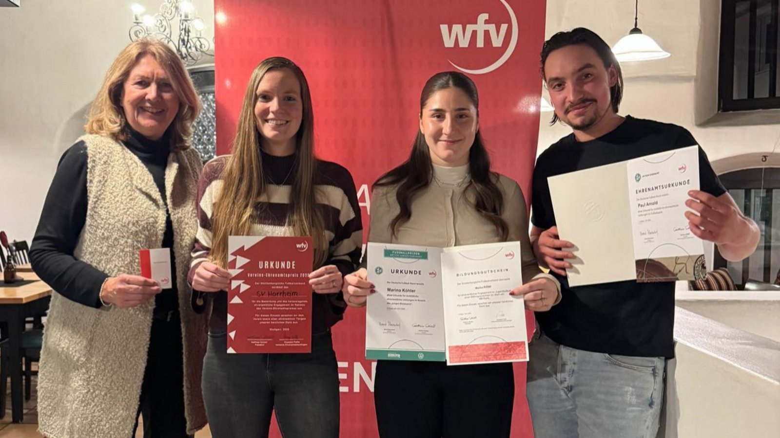 Ausgezeichnete Horrheimer beim Ehrungsabend des Fußballverbands (von links): Dorrit Müller, Sabrina Freier, Marina Köhler und Paul Arnold. Foto: privat Ausgezeichnete Horrheimer beim Ehrungsabend des Fußballverbands (von links): Dorrit Müller, Sabrina Freier, Marina Köhler und Paul Arnold. Foto: privat