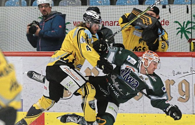 Willie Corrin (rechts) und die Bietigheim Steelers kamen gegen die Bayreuth Tigers nur kurz ins Straucheln. Foto: Baumann