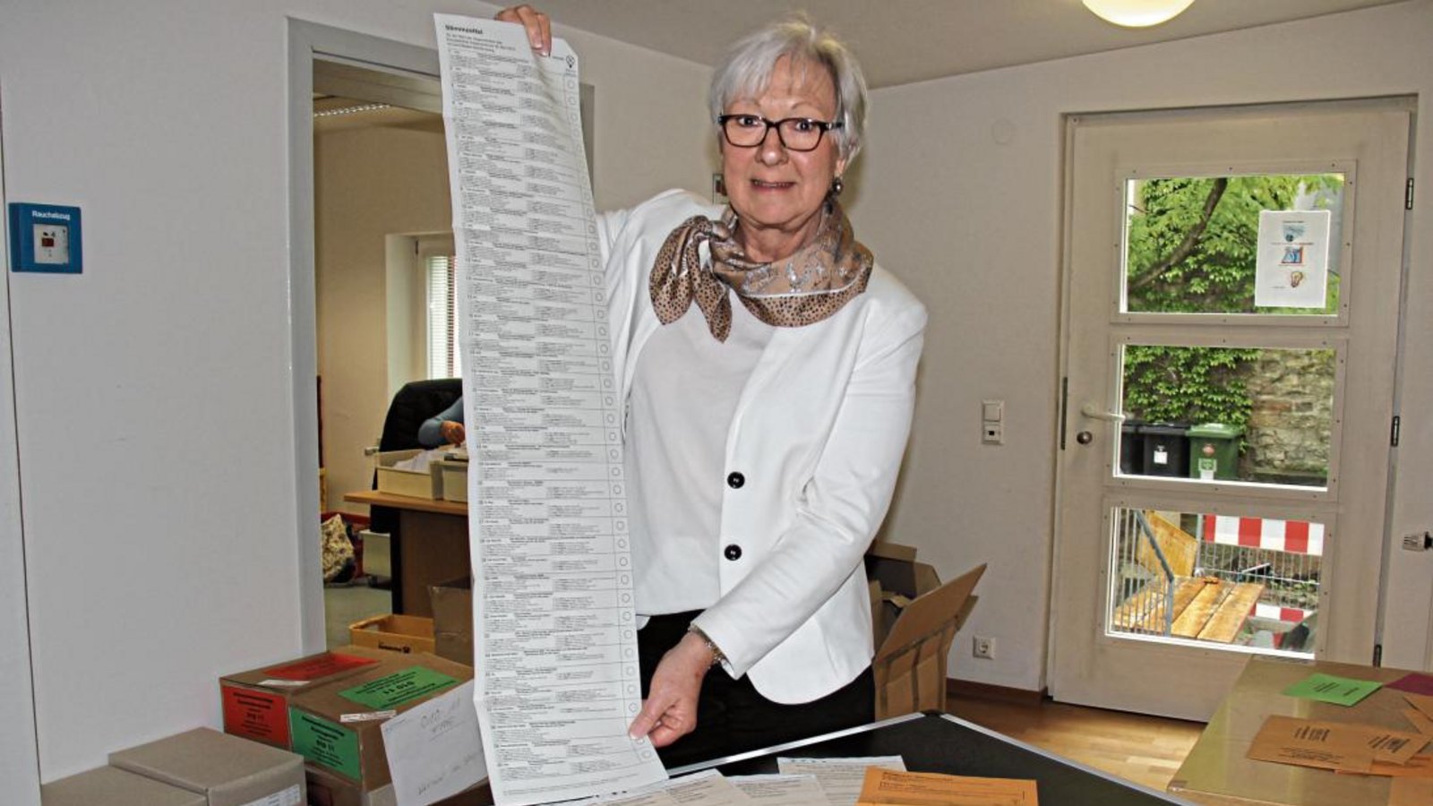 Wahlamtsleiterin Barbara Leibbrand hat mit der Vorbereitung der Wahlen alle Hände voll zu tun.  Foto: Banholzer
