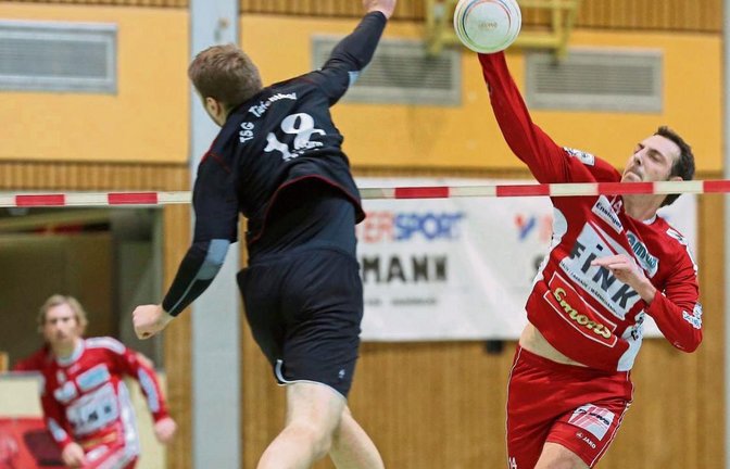 Marc Krüger hat ohne die Unterstützung von Kolja Meyer und Michael Marx fast alle Schläge beim TVV übernommen – mit Erfolg. Foto: Küppers