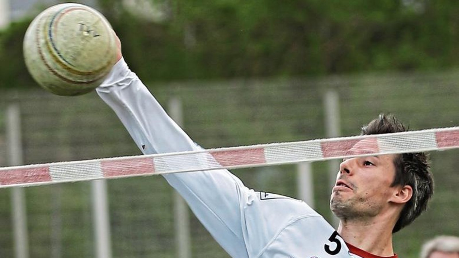 Die Schnelligkeit ist vielleicht verloren gegangen, aber mit seiner Erfahrung und seiner Übersicht ist Michael Marx ein wichtiger Faktor des Erfolgs im jungen Team des TV Vaihingen II. Foto: Küppers