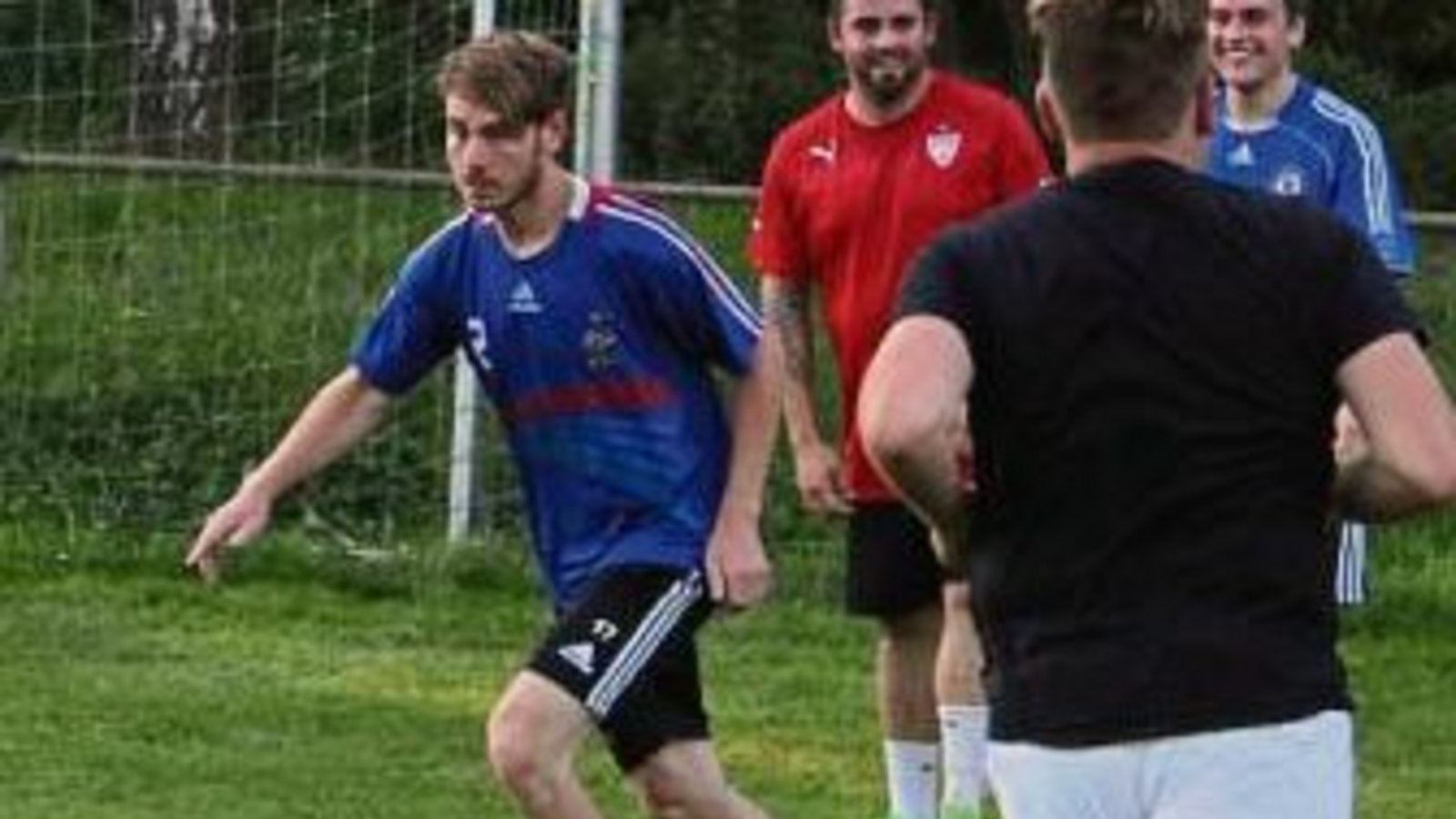 Die lachenden Gesichter sprechen Bände: Die Enzweihinger Fußballer hatten viel Spaß beim Trainingsauftakt. Foto: Nachreiner Die lachenden Gesichter sprechen Bände: Die Enzweihinger Fußballer hatten viel Spaß beim Trainingsauftakt. Foto: Nachreiner