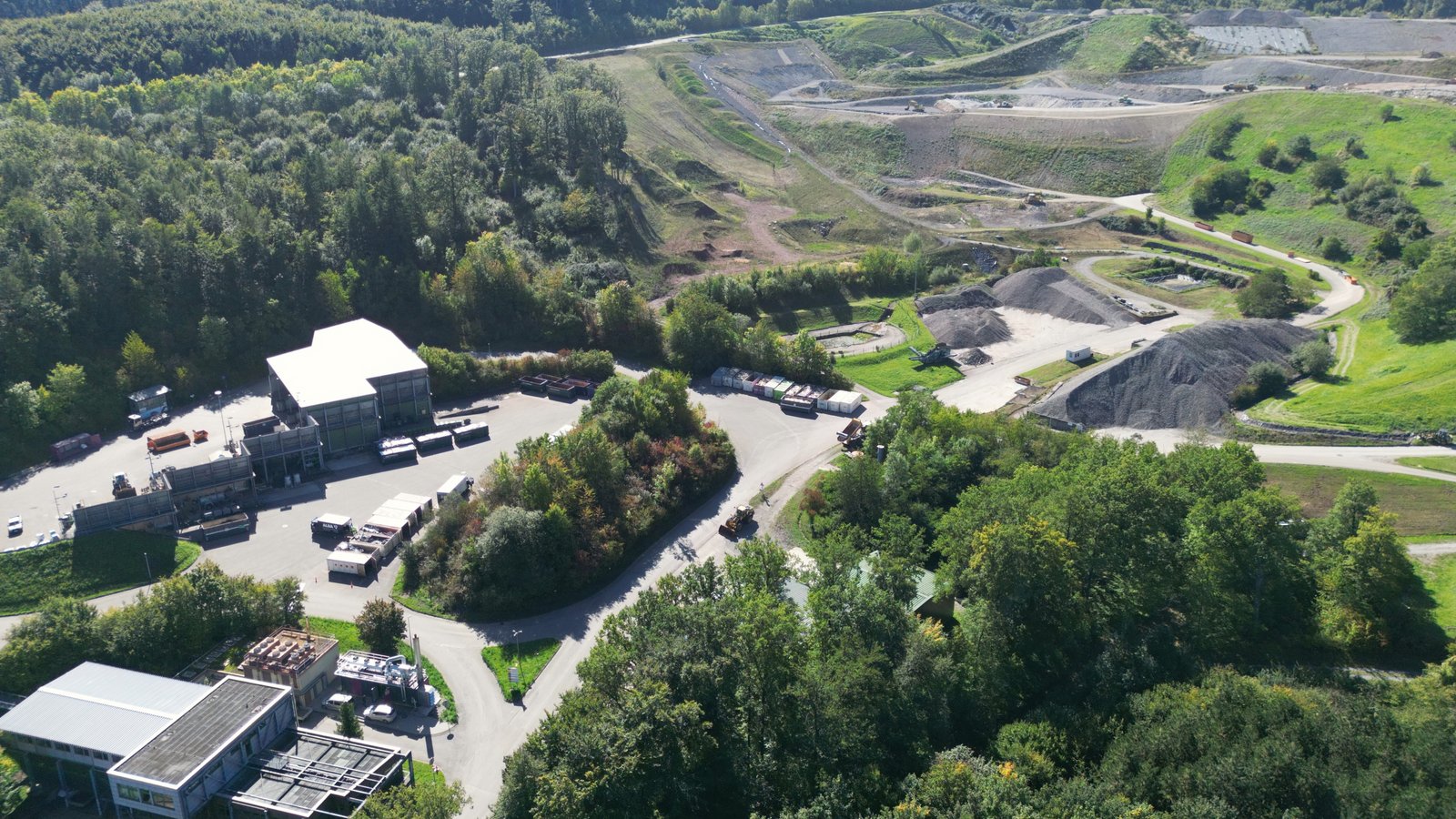 Deponie Burghof Horrheim AVL Landkreis Ludwigsburg Müll Recycling Wertstoffe, Drohnenbild, Luftbild mit Drohne. 