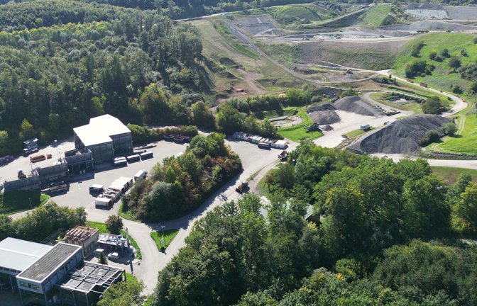 Deponie Burghof Horrheim AVL Landkreis Ludwigsburg Müll Recycling Wertstoffe, Drohnenbild, Luftbild mit Drohne. 