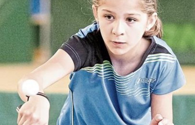 Lukas Wägele, Teresa Werr, Maximilian Schmolke sowie Lilly Schramm (im Uhrzeigersinn von oben links) haben am Wochenende in Eberdingen Tischtennis gespielt. Fotos: Simecek