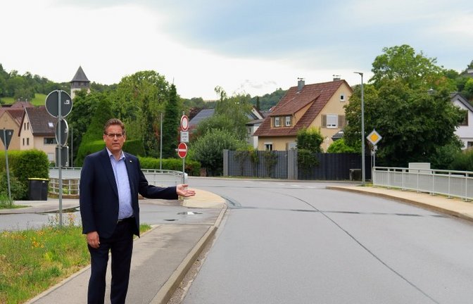 Erik Schweickert an der Kreuzbachbrücke in Iptingen. <span class='image-autor'>Foto: p</span>