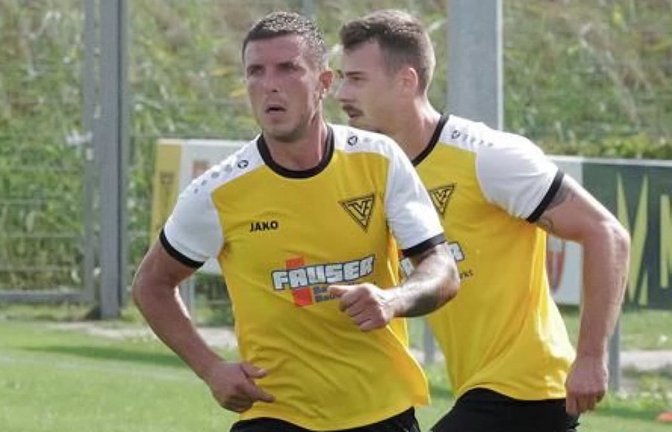 Stark in neuer alter Rolle: Ivan Matanovic (links) drehte die Begegnung per Toredoppelschlag.<span class='image-autor'>Günter Bergmann</span>