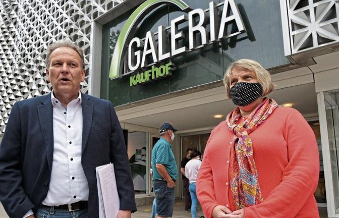 Betriebsratsvorsitzender Theo Layer und SPD-Bundestagsabgeordnete Katja Mast sind erleichtert, dass es in Pforzheim weitergehen kann. Foto: Friedrich