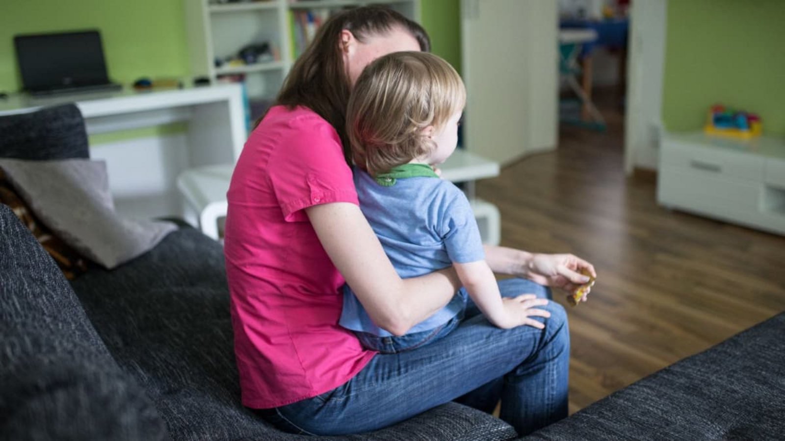 Für viele Eltern ist die Vereinbarkeit von Familie und Beruf schwierig, weil es an Kinderbetreuungsplätzen mangelt oder andere Hilfen benötigt werden.Marcel Kusch/dpa