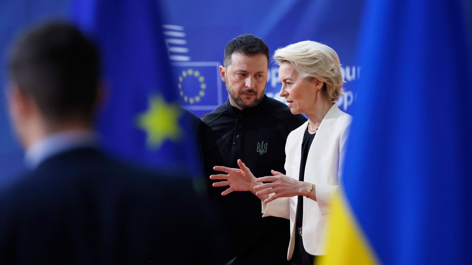 EU-Kommissionspräsidentin Ursula von der Leyen spricht von einem "gewaltigen Schritt nach vorn" - der ukrainische Präsident Wolodymyr Selenskyj hat lange auf ihn gewartet. (Archivbild)Foto: Omar Havana/AP/dpa