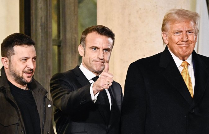 Kurz vor der Übernahme der US-Präsidentschaft: Donald Trump (r.) im Dezember 2024 gemeinsam mit Wolodymyr Selenskyj und Emmanuel Macron.<span class='image-autor'>Foto: dpa/Julien De Rosa</span>