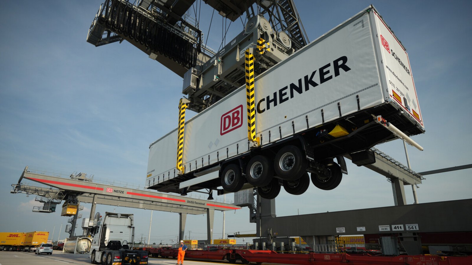 Schenker stand oft mehr für LKW-Transporte als für Bahngüterverkehr.Foto: Deutsche Bahn AG/Oliver Lang Schenker stand oft mehr für LKW-Transporte als für Bahngüterverkehr.Foto: Deutsche Bahn AG/Oliver Lang