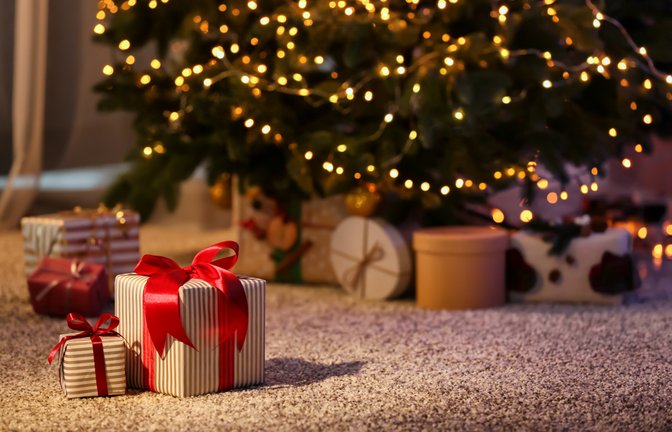 Geschenke schon an Heiligabend oder erst einen Tag später öffnen?<span class='image-autor'>Foto: Pixel-Shot / shutterstock.com</span>