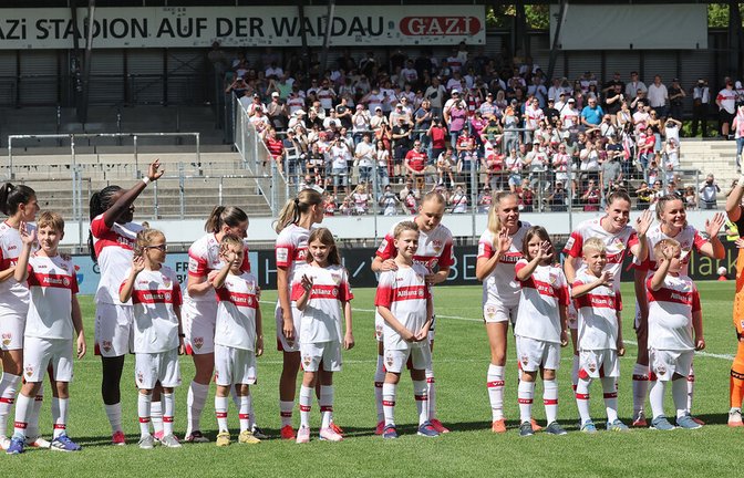 Bei der Heimpremiere der VfB-Frauen hat es auf der Gegengerade im Gazi-Stadion noch viele freie Plätze gegeben.<span class='image-autor'>Foto: Baumann</span>