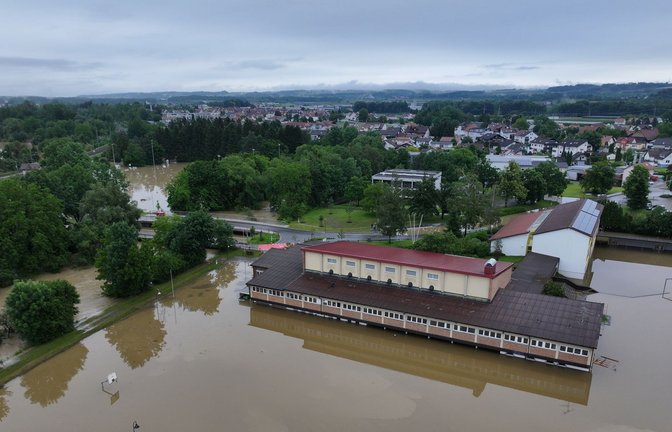 In Meckenbeuren überschwemmte die Schussen Teile des Ortes.<span class='image-autor'>Foto: Felix Kästle/dpa/Felix Kästle</span>