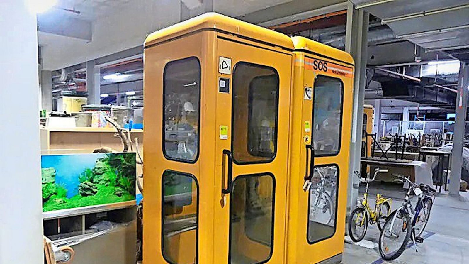 Etwas überraschend: Die Telefonzelle landet mit 1600 Euro weit vorne.Foto: Restlos.com/SWR Etwas überraschend: Die Telefonzelle landet mit 1600 Euro weit vorne.Foto: Restlos.com/SWR