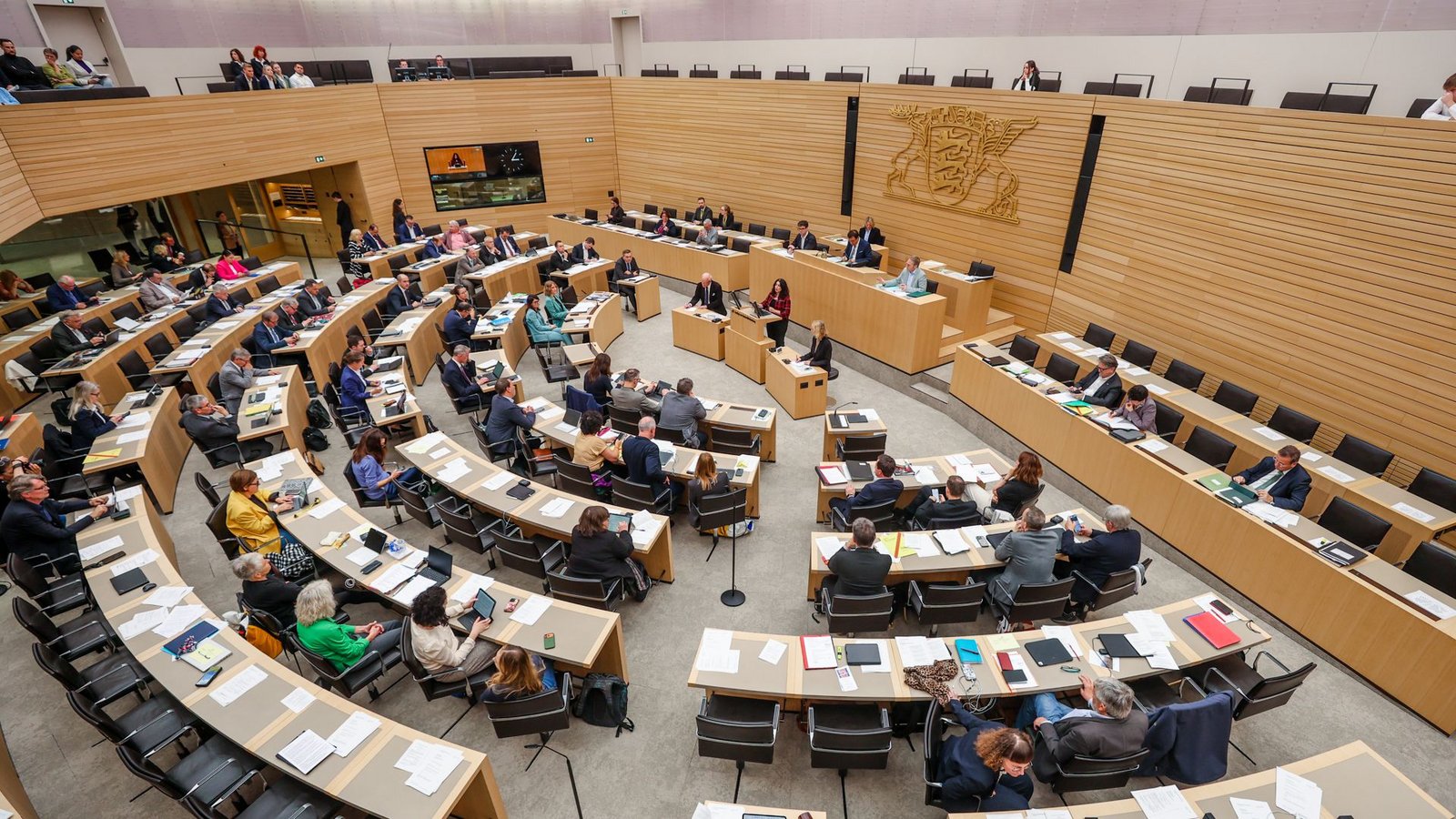 Drei zusätzliche Sitze sind im Plenarsaal künftig nötig.Foto: Christoph Schmidt/dpa Drei zusätzliche Sitze sind im Plenarsaal künftig nötig.Foto: Christoph Schmidt/dpa