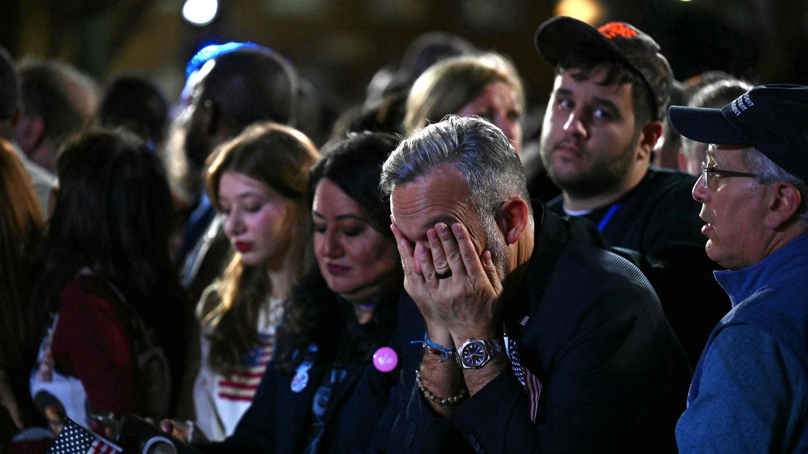 Von Unglauben bis Verzweiflung: Harris-Unterstützer auf der offiziellen Wahlparty der Demokraten auf dem Campus der Howard University in Washington D.C.Foto: AFP/ANGELA WEISS