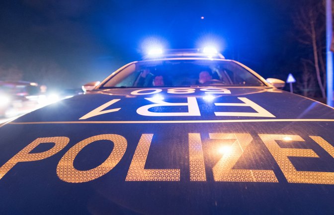Die Polizei hat den vermissten Fahrer eines Unfallwagens gefunden. (Symbolbild)<span class='image-autor'>Foto: dpa/Patrick Seeger</span>