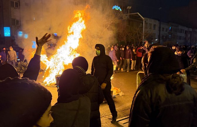 Bei der Niederschlagung der Proteste im Iran haben auch die Revolutionsgarden eine Rolle gespielt. Schränkt das EU-Verbot ihre Aktivitäten im Ausland ein?<span class='image-autor'>Foto: Uncredited/UGC/AP/dpa</span>