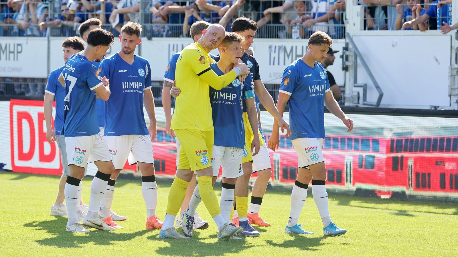 Enttäuschung pur bei den Kickers-Spielern.Foto: Baumann/Julia Rahn Enttäuschung pur bei den Kickers-Spielern.Foto: Baumann/Julia Rahn