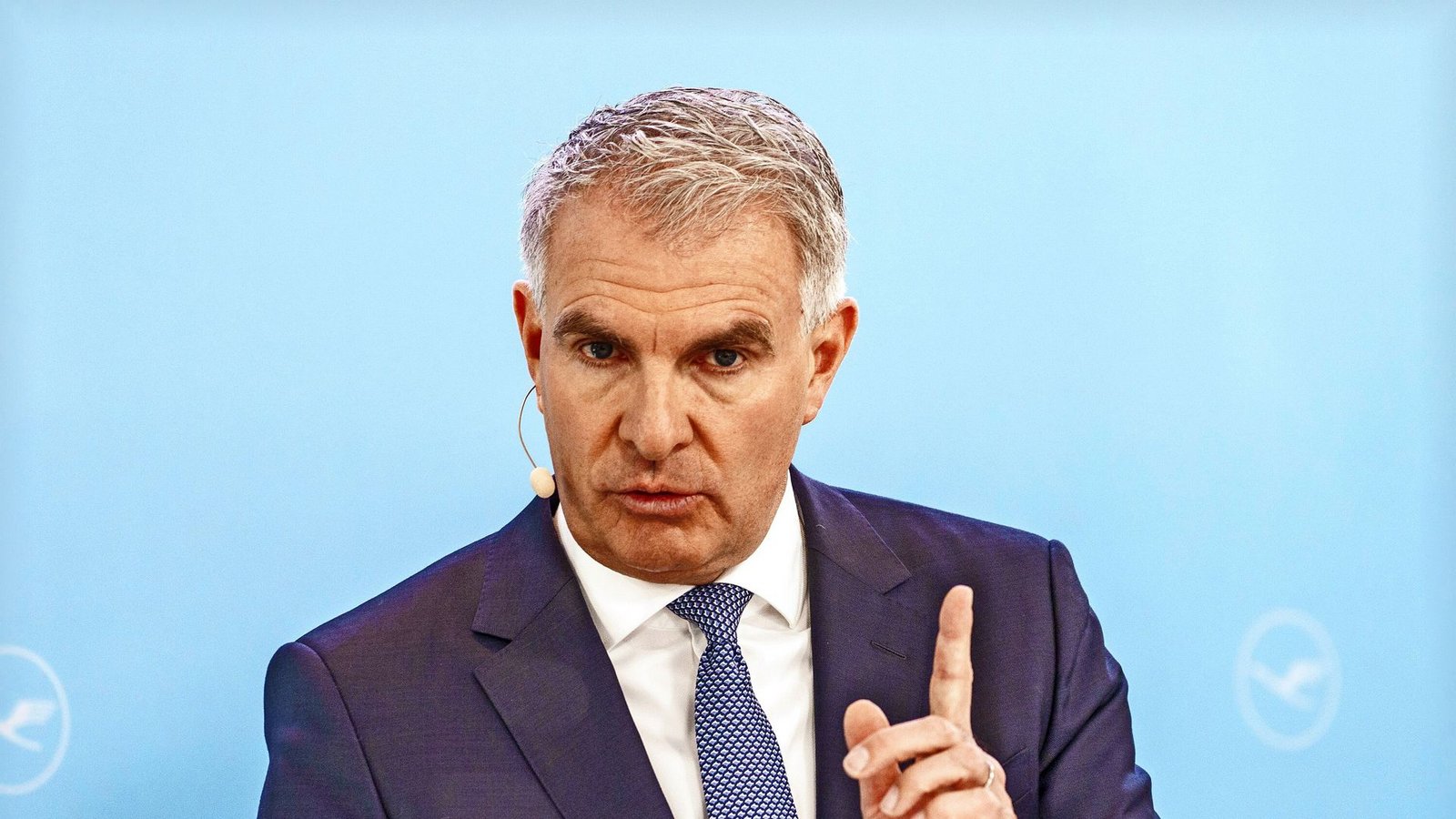 Lufthansa-Chef Carsten Spohr hat die Bundesregierung zum entschlossenen Handeln gegen Drohnenflüge über deutschen Flughäfen aufgerufen. (Archivbild)Foto: dpa/Andreas Arnold Lufthansa-Chef Carsten Spohr hat die Bundesregierung zum entschlossenen Handeln gegen Drohnenflüge über deutschen Flughäfen aufgerufen. (Archivbild)Foto: dpa/Andreas Arnold
