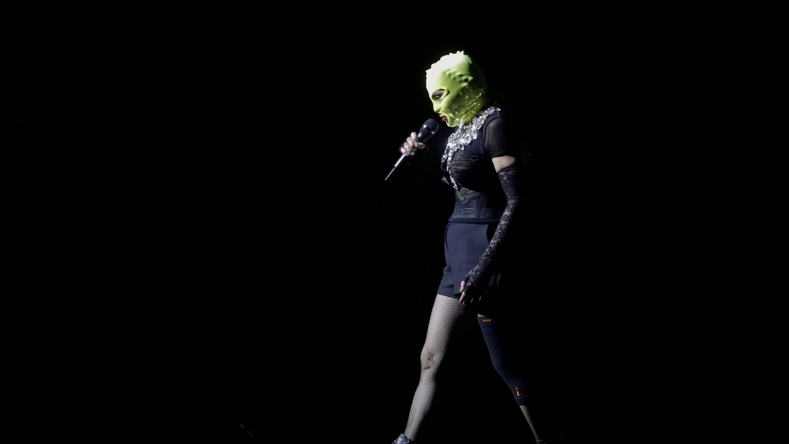 Die US-Sängerin Madonna wird ihre Tournee mit einem kostenlosen Konzert am Strand der Copacabana in Rio de Janeiro abschließen.Foto: Bruna Prado/AP/dpa