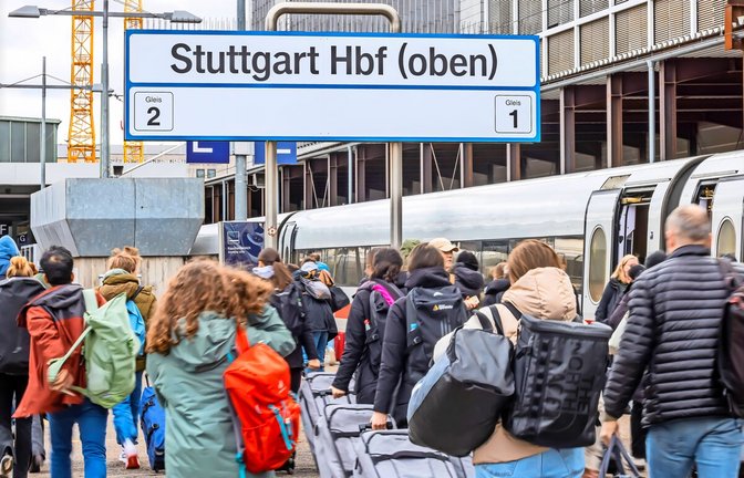 Wenn es nach S-21-Kritikern geht, bleibt der Kopfbahnhof oben erhalten.<span class='image-autor'>Foto: IMAGO/Arnulf / Hettrich</span>