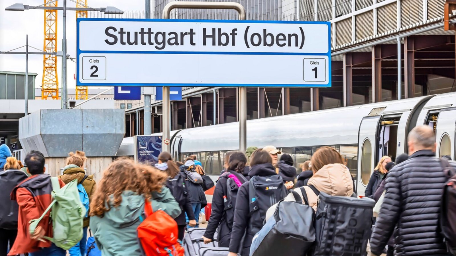 Wenn es nach S-21-Kritikern geht, bleibt der Kopfbahnhof oben erhalten.Foto: IMAGO/Arnulf / Hettrich Wenn es nach S-21-Kritikern geht, bleibt der Kopfbahnhof oben erhalten.Foto: IMAGO/Arnulf / Hettrich