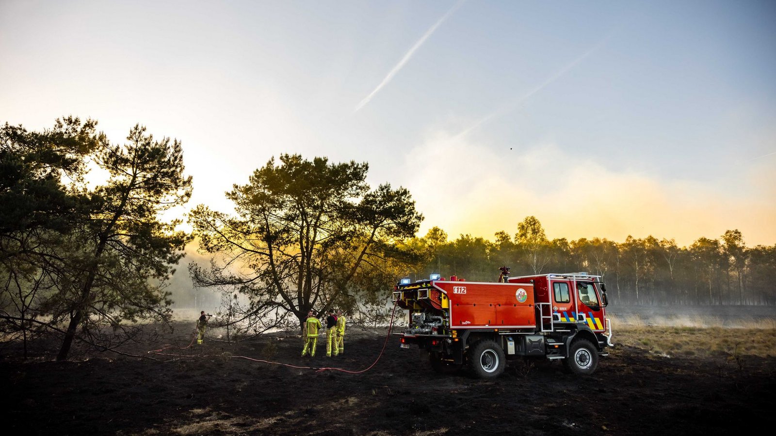 In den Niederlanden sind mehrere Brände vor allem auf militärischen Übungsgeländen ausgebrochen.Foto: Rob Engelaar/ANP/dpa