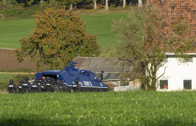 Die Polizei rückte mit schwerem Gerät zur Zwangsräumung an.<span class='image-autor'>Foto: sichtlichmensch/Andy Reiner</span>