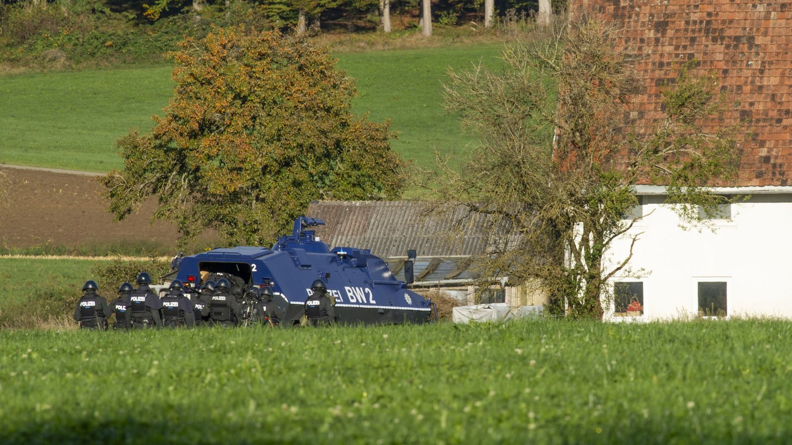 Die Polizei rückte mit schwerem Gerät zur Zwangsräumung an.Foto: sichtlichmensch/Andy Reiner