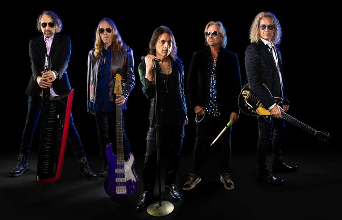 Grimmige Blicke, lange Haare: Die Rockband Foreigner feiert ihr 50-jähriges Bestehen zwei Mal in Stuttgart.<span class='image-autor'>Foto: Veranstalter</span>