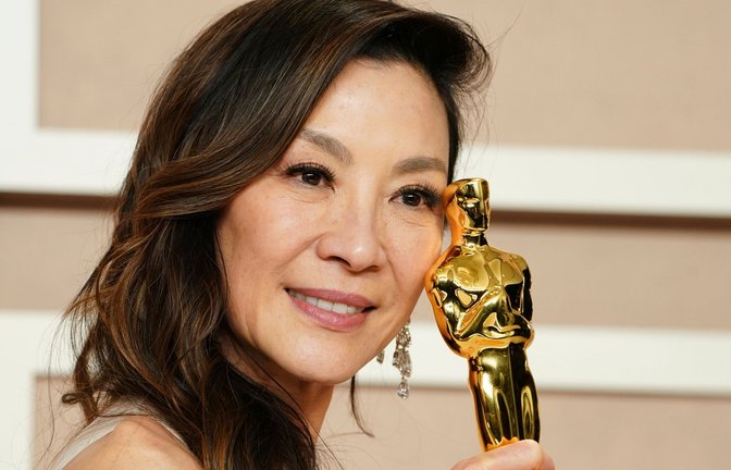 Michelle Yeoh wurde als erste Asiatin überhaupt zur besten Hauptdarstellerin gekürt wurde.<span class='image-autor'>Foto: Jordan Strauss/Invision/dpa</span>