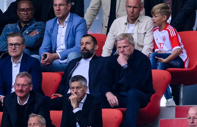 Der FC Bayern hat laut Medien Hasan Salihamidzic (M.) und Oliver Kahn (r) entlassen. Finanzvorstand Jan-Christian Dreesen (l) soll folgen.<span class='image-autor'>Foto: Tom Weller/dpa</span>