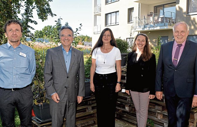 Würdigten die Gründung der St. Clara Stiftung (von links): Thomas Schopp, Markus Schellinger, Angela Adam, Angelika Hipp und Klaus Kluge. Foto: Stahlfeld