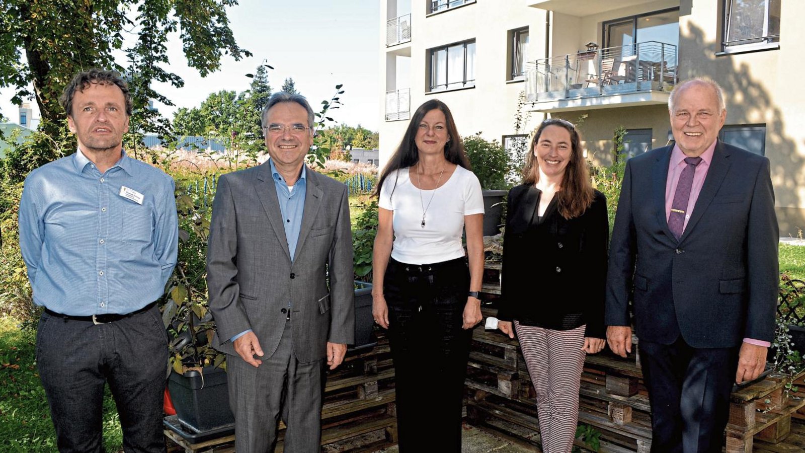 Würdigten die Gründung der St. Clara Stiftung (von links): Thomas Schopp, Markus Schellinger, Angela Adam, Angelika Hipp und Klaus Kluge. Foto: Stahlfeld Würdigten die Gründung der St. Clara Stiftung (von links): Thomas Schopp, Markus Schellinger, Angela Adam, Angelika Hipp und Klaus Kluge. Foto: Stahlfeld