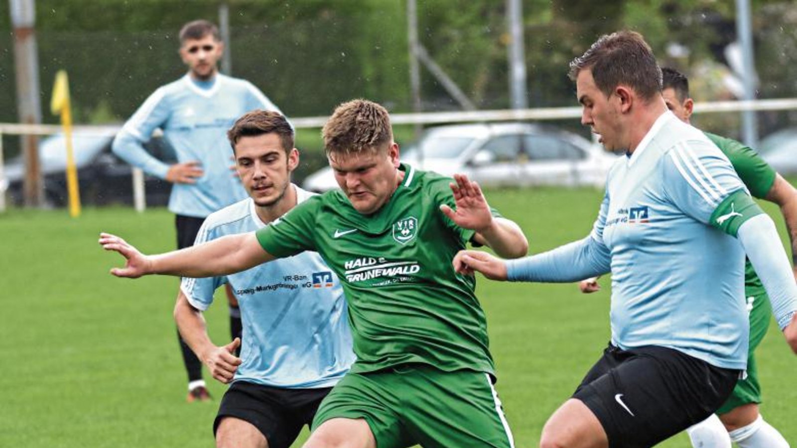 Der VfR Sersheim (in Grün Justas Kablys) hatzwar zuletzt in Oberriexingen verloren, will aber jetzt die nächsten zwei Spiele gegen seine Verfolger in der B 8 gewinnen. Foto: Küppers Der VfR Sersheim (in Grün Justas Kablys) hatzwar zuletzt in Oberriexingen verloren, will aber jetzt die nächsten zwei Spiele gegen seine Verfolger in der B 8 gewinnen. Foto: Küppers