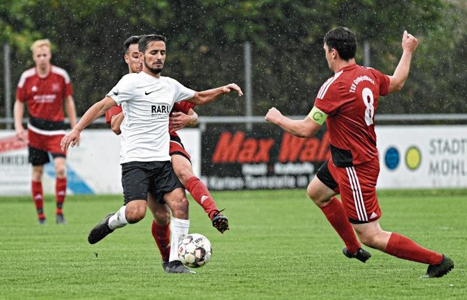 Der TSV Enzweihingen (in Weiß Tomas Karabas) und der TSV Großglattbach steigen am Sonntag ins Punkterennen ein, das direkte Aufeinandertreffen folgt aber erst Anfang November.