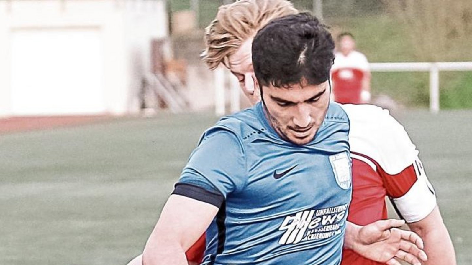 Vaihingens Zeki Beldek (links), der sich hier gegen Maximilian Walther durchsetzt, traf zum zwischenzeitlichen 1:1-Ausgleich für den VfB bei der SGM Hohenhaslach/Freudental. Foto: Simecek Vaihingens Zeki Beldek (links), der sich hier gegen Maximilian Walther durchsetzt, traf zum zwischenzeitlichen 1:1-Ausgleich für den VfB bei der SGM Hohenhaslach/Freudental. Foto: Simecek