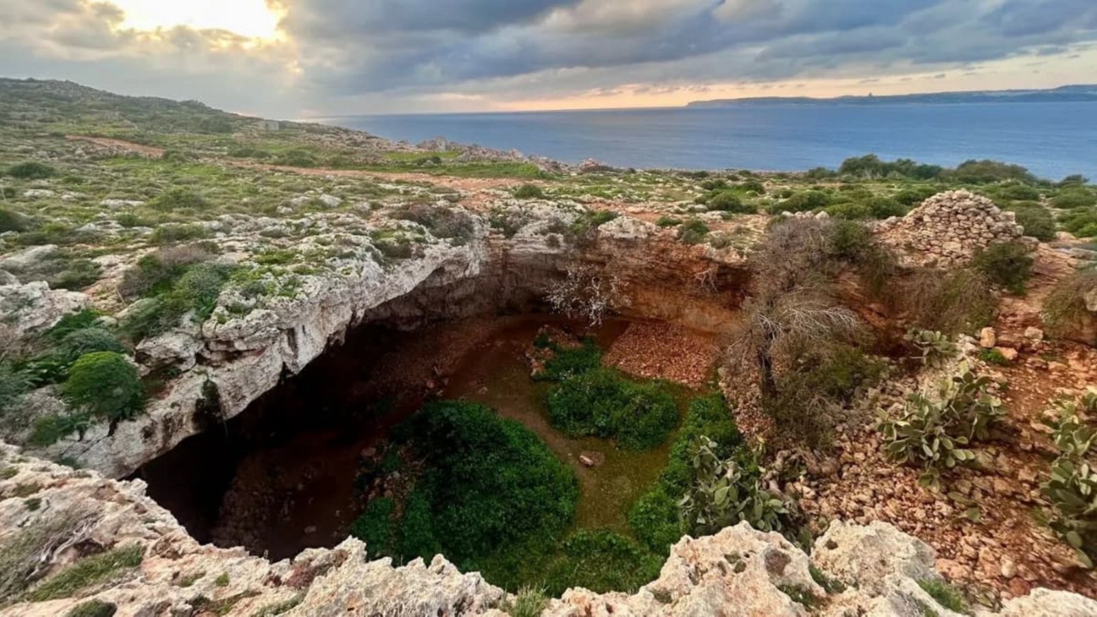 Die Höhlenfundstätte Latnija im Norden der Region Mellieħa auf Malta liefert Hinweise auf eine mehr als 1000-jährige Besiedlung durch Jäger und Sammler.Huw Groucutt Die Höhlenfundstätte Latnija im Norden der Region Mellieħa auf Malta liefert Hinweise auf eine mehr als 1000-jährige Besiedlung durch Jäger und Sammler.Huw Groucutt