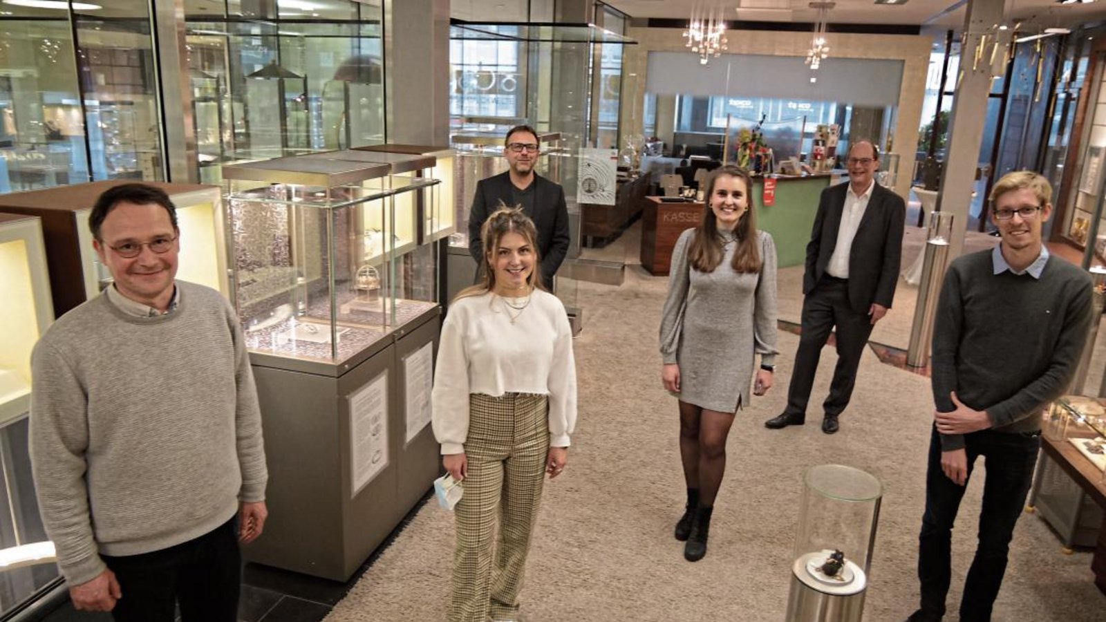 Ortwin Thyssen, Clara Löwe, Michael Kiefer, Steffi Stahl, Stephan Scholl und Manuel Meyer (von links) freuen sich auf möglichst viele Besucher in der Galerie bei den Meisterstücken. Fotos: Friedrich Ortwin Thyssen, Clara Löwe, Michael Kiefer, Steffi Stahl, Stephan Scholl und Manuel Meyer (von links) freuen sich auf möglichst viele Besucher in der Galerie bei den Meisterstücken. Fotos: Friedrich