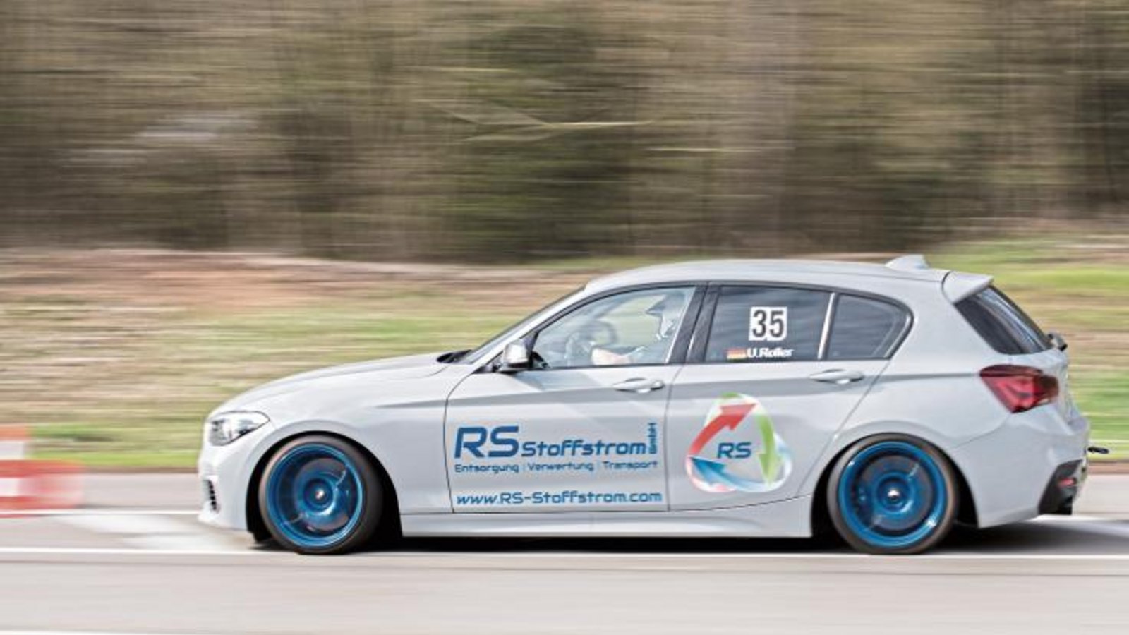 Udo Roller war beim Automobilslalom des Waiblinger MC auf der Verkehrsübungsanlage Solitude im Leonberger Mahdental als einziger Fahrer mit profillosen Slicks unterwegs. Foto: privat Udo Roller war beim Automobilslalom des Waiblinger MC auf der Verkehrsübungsanlage Solitude im Leonberger Mahdental als einziger Fahrer mit profillosen Slicks unterwegs. Foto: privat