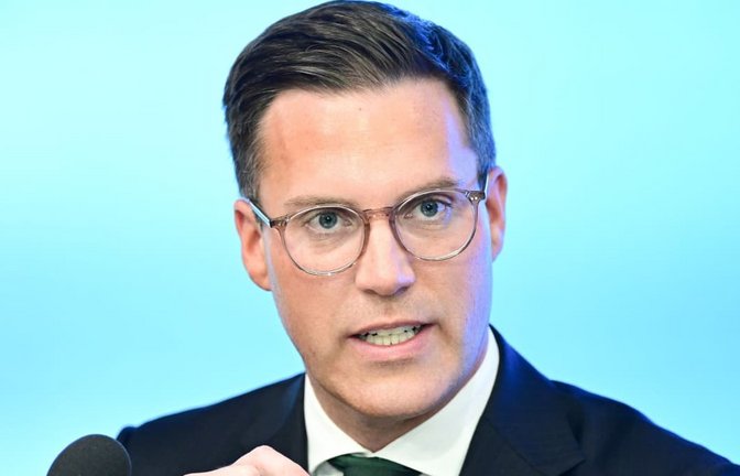 Manuel Hagel (CDU) kündigt an, im Falle von Ausschreitungen mit aller Härte des Rechtsstaats zurückzuschlagen (Archivbild).<span class='image-autor'>Bernd Weißbrod/dpa</span>