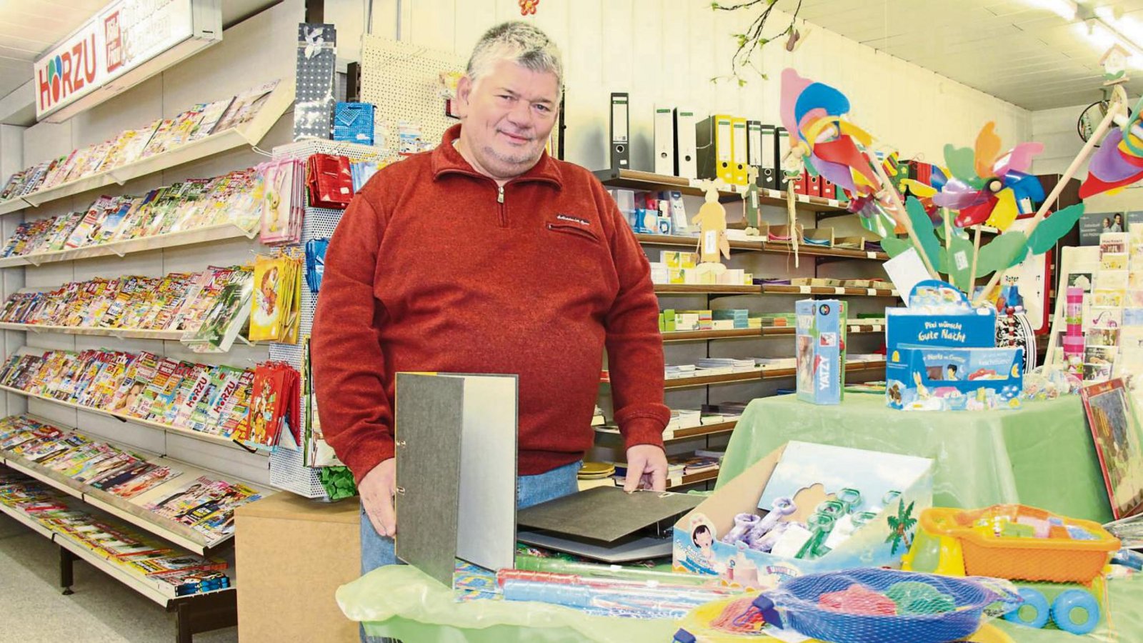 Zeitschriften, Schreibwaren, Spielsachen: In Peter Müllers Buntstift gibt es allerlei. Nun sucht er einen Nachfolger. Foto: Rostek