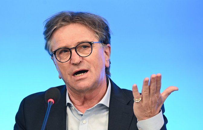 Baden-Württembergs Sozialminister Manfred Lucha (Grüne) hat mit seinem Interview eine rege Debatte ausgelöst.<span class='image-autor'>Foto: dpa</span>