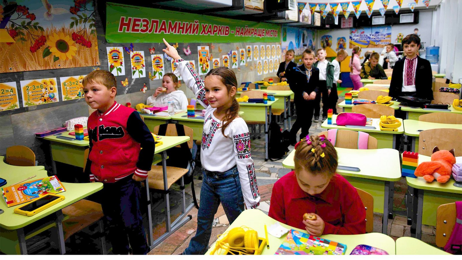 Anna tanzt in der U-Bahnstation, die den Kindern als Klassenzimmer dient.Foto: Till Mayer Anna tanzt in der U-Bahnstation, die den Kindern als Klassenzimmer dient.Foto: Till Mayer