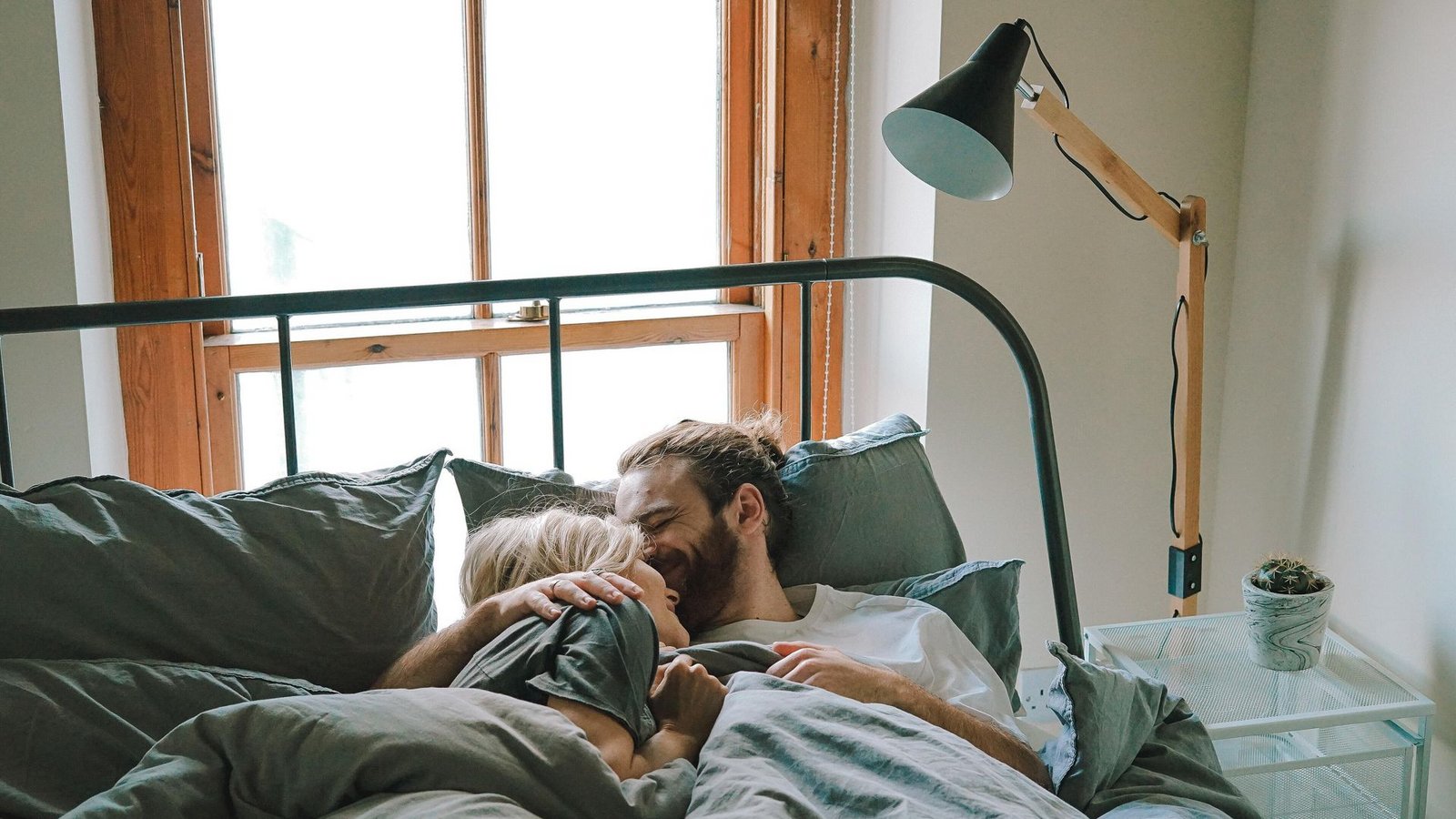 Aus Verliebtheit wird Liebe – aber warum?Foto: Unsplash/Toa Heftiba