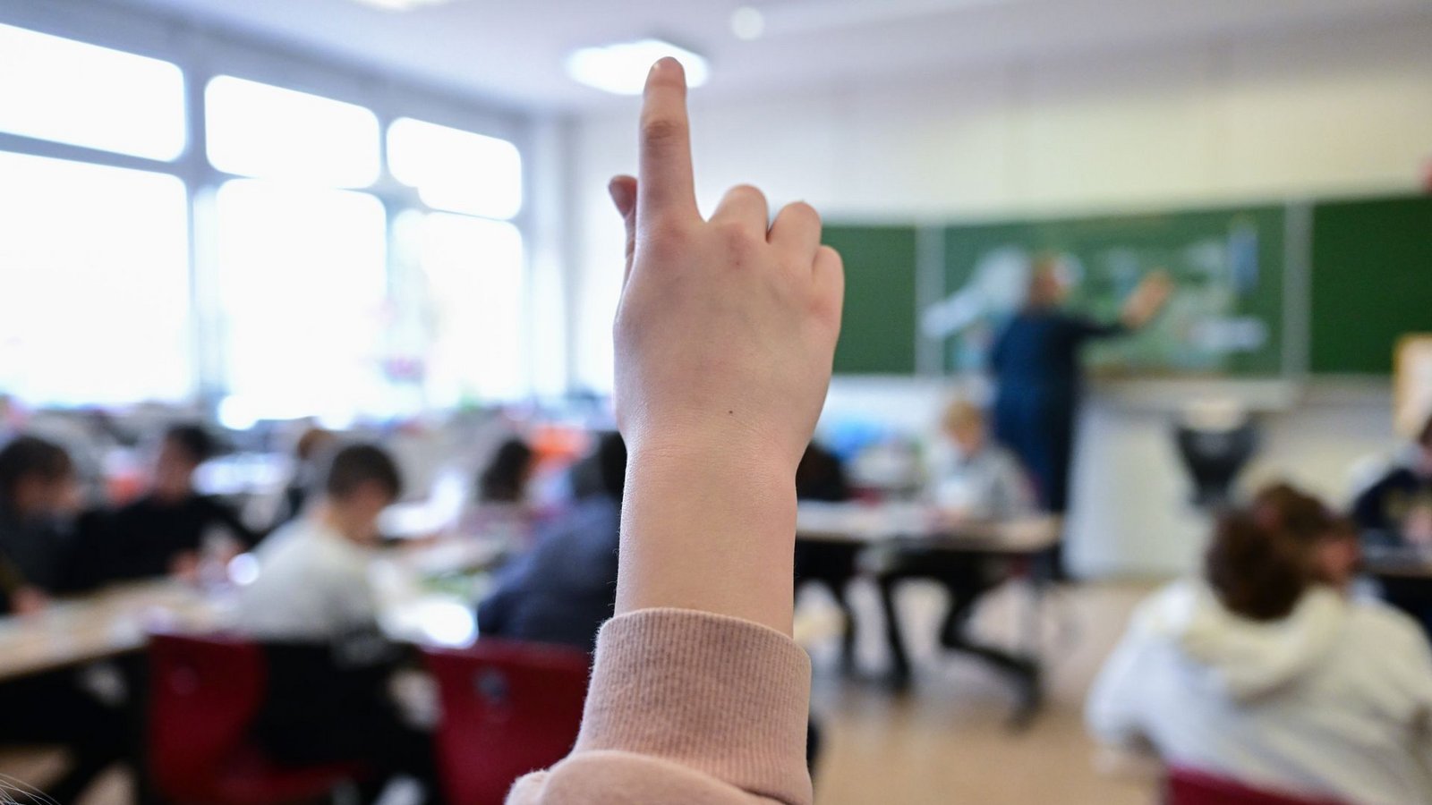 An vielen Schulen fehlen  Lehrkräfte.Foto: dpa/Bernd Weißbrod