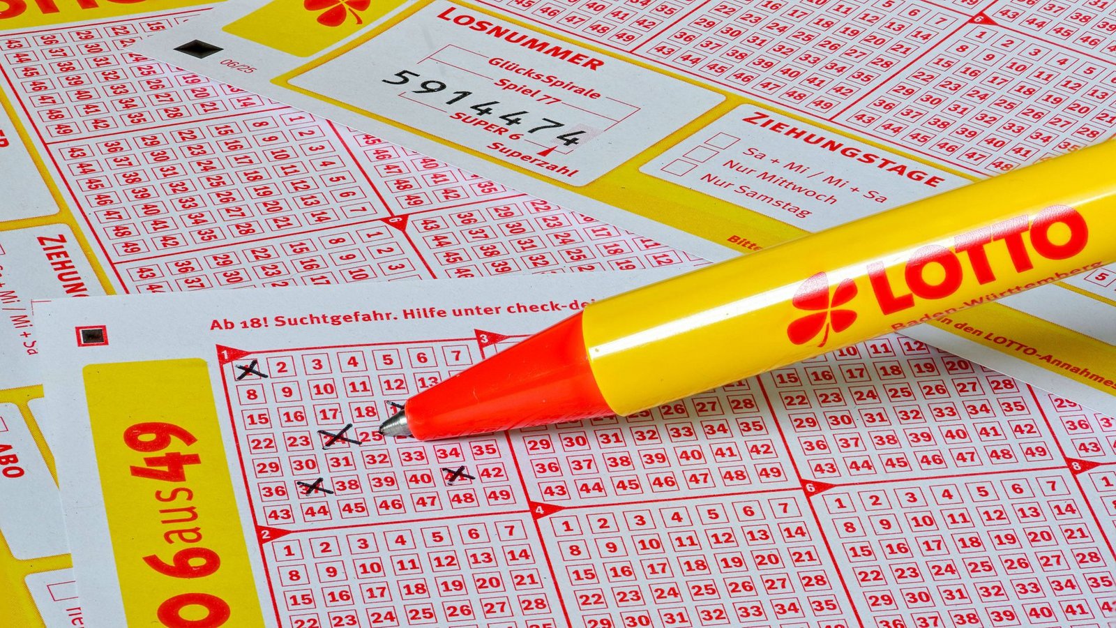 Die Gewinnerin habe mit einem sogenannten Systemschein gespielt, bei dem man mehr als sechs Felder ankreuzen kann, teilte Lotto mit.Foto: IMAGO/Harald Dostal Die Gewinnerin habe mit einem sogenannten Systemschein gespielt, bei dem man mehr als sechs Felder ankreuzen kann, teilte Lotto mit.Foto: IMAGO/Harald Dostal